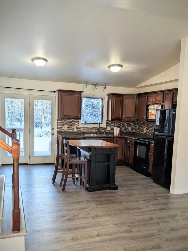 Building Photo - 3580 Wildwood Dr