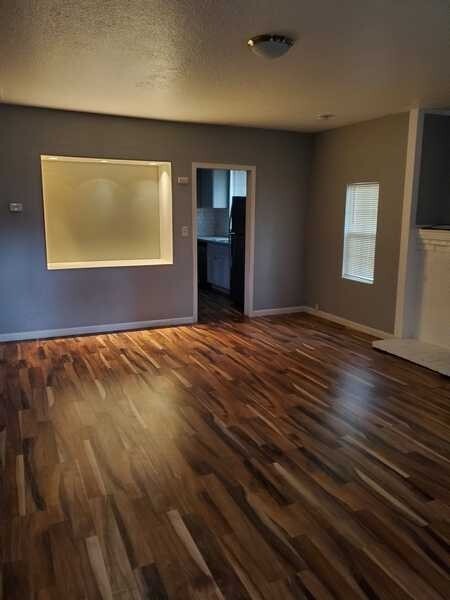 Building Photo - 304 Ruberto St