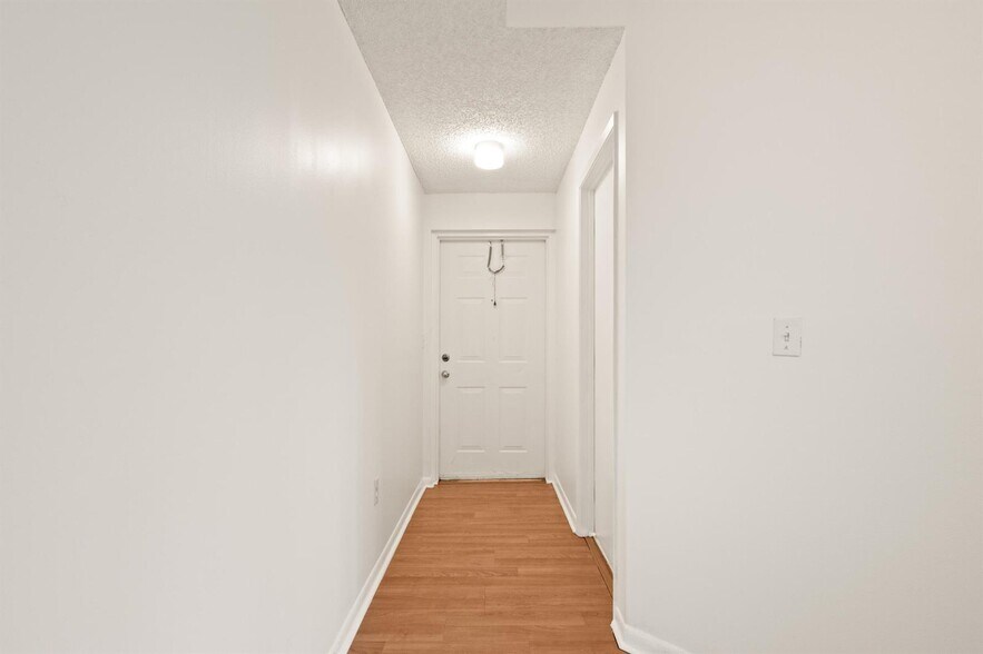 Building Photo - 6960 SW 39th St