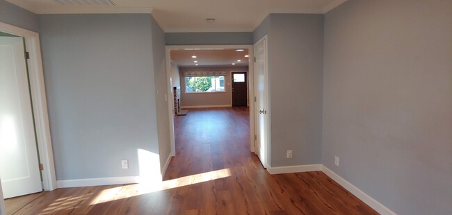 Building Photo - 651 Enright Ave