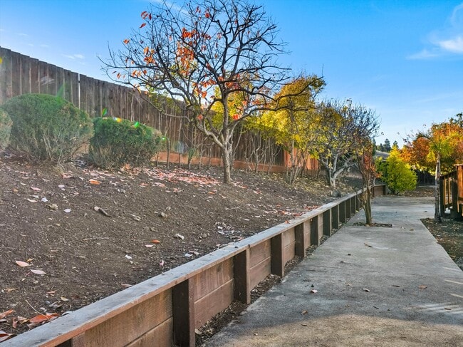 Building Photo - 1101 Rock Creek Way