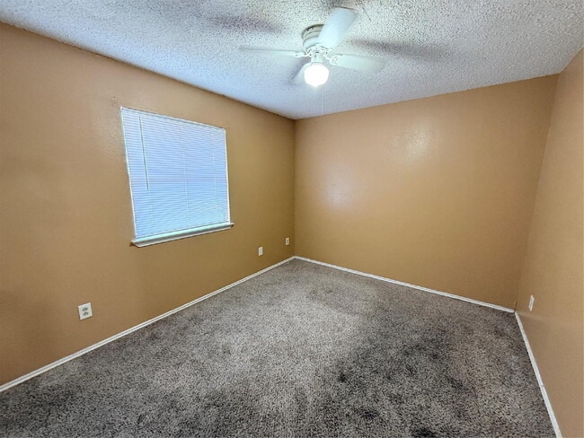 Building Photo - 2641 Santa Barbara Dr