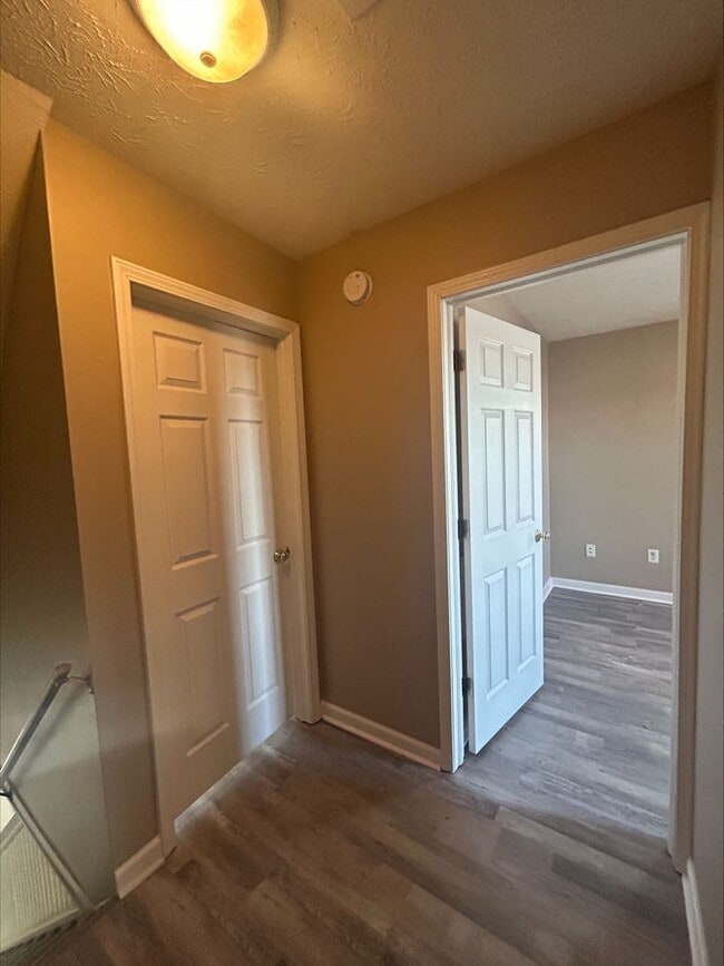 Building Photo - Large 3 Bedroom Townhome Available For Short-Term Lease! Brand New Flooring and Paint!