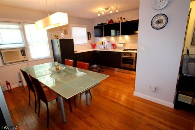 Building Photo - 151 E Palisade Ave