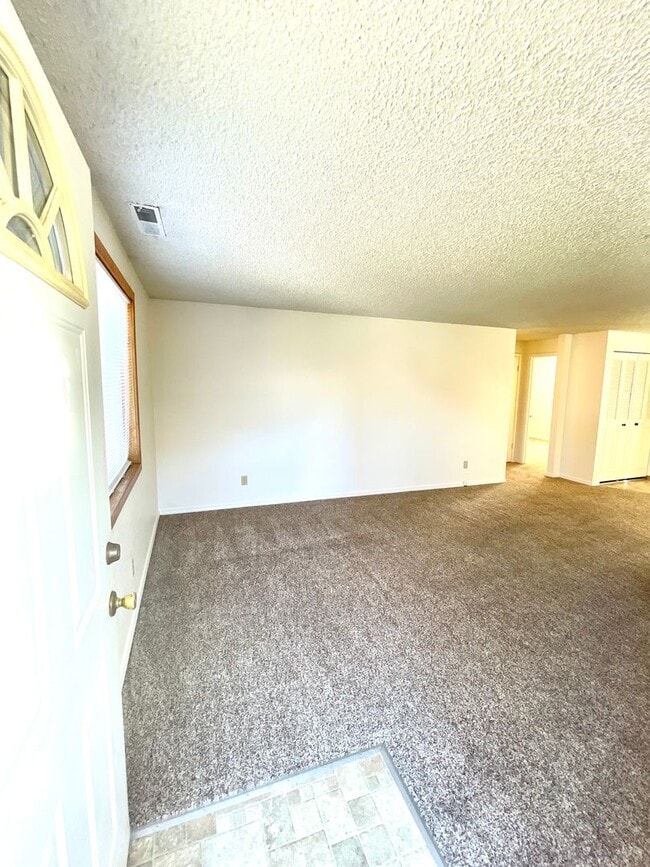 Building Photo - 3047 Kane St