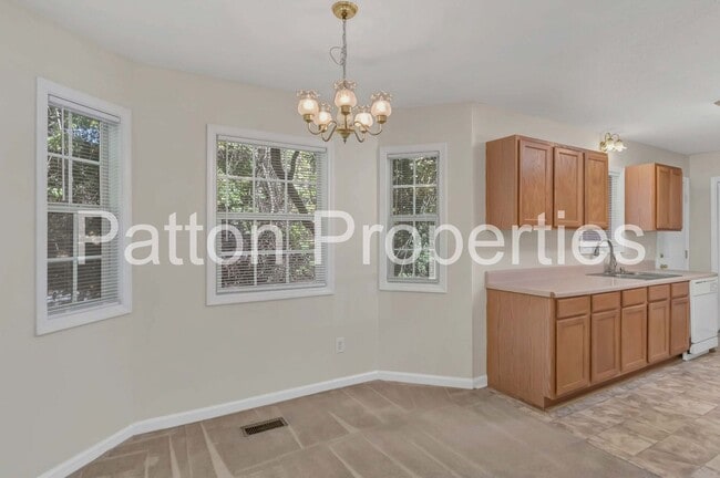 Building Photo - Summer Place Home