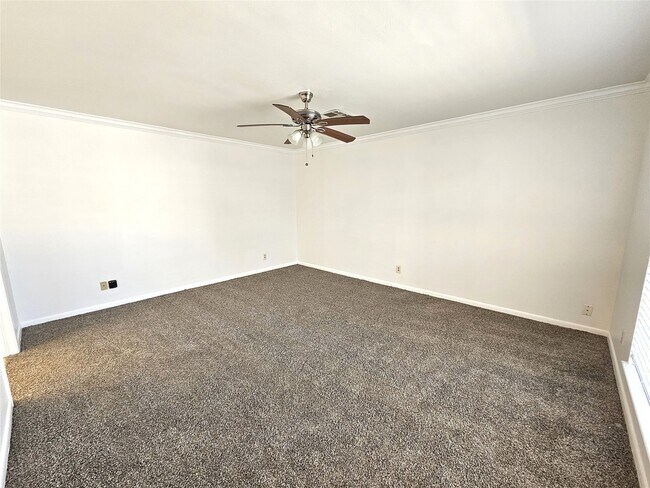 Building Photo - 347 Forest Lake Dr