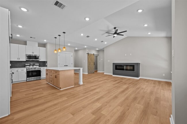 Building Photo - 28411 Champion Oaks Dr