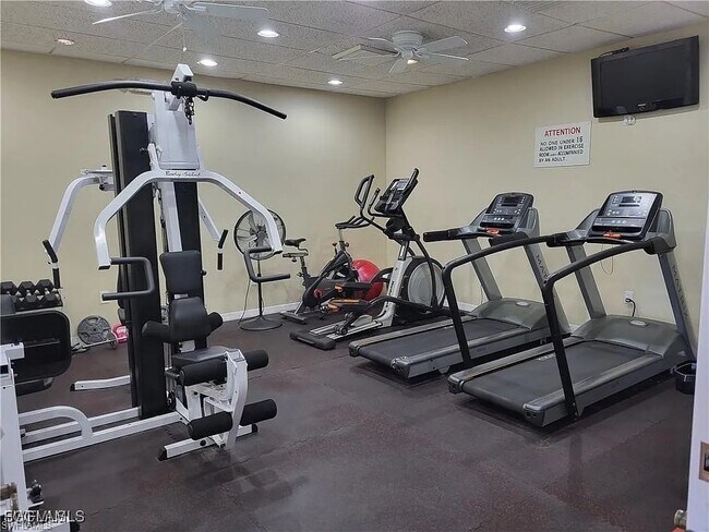 Building Photo - 6146 Whiskey Creek Dr