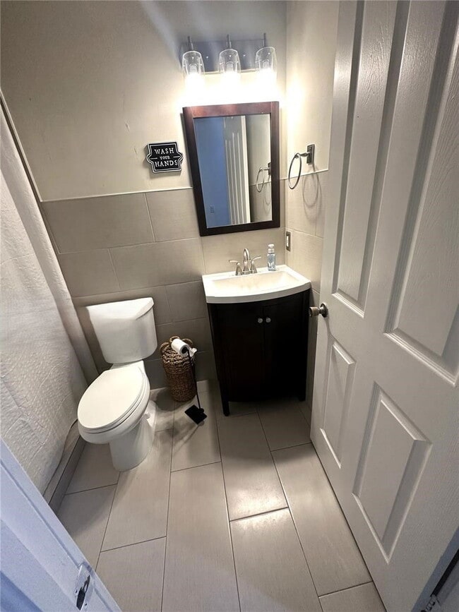 Building Photo - Southwest 3rd Street, Miami, FL 33184 - 4 BR 3 BA single-family home