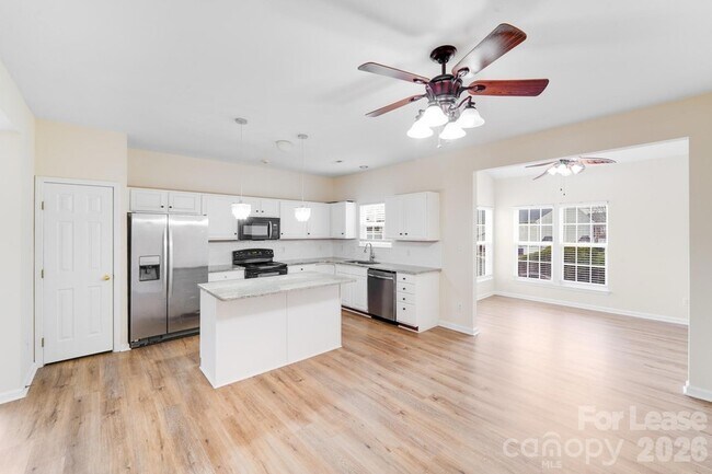 Building Photo - 4901 Sunburst Ln