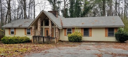 Building Photo - 4 Bedroom 3 Bath Home