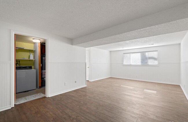 Building Photo - 10093 W Maryland Dr