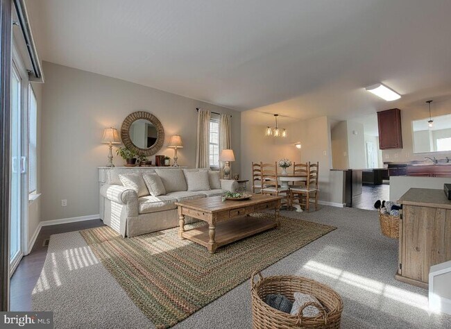 Building Photo - 216 Monticello Square