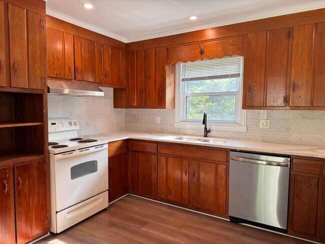 Building Photo - 3BR 1.5BA Brick Ranch in Lexington