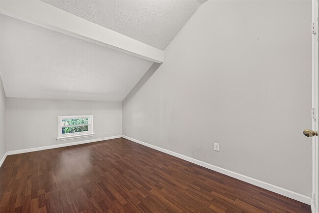 Building Photo - 12110 Laurel Ct