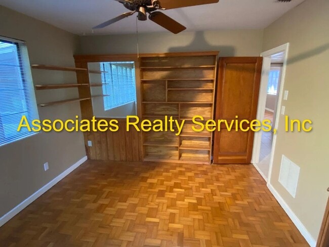 Building Photo - Charming 3 Bedroom w/ study that can be 4th bedroom, 3 Bath Home in Florida Park – Hardwood Floor...