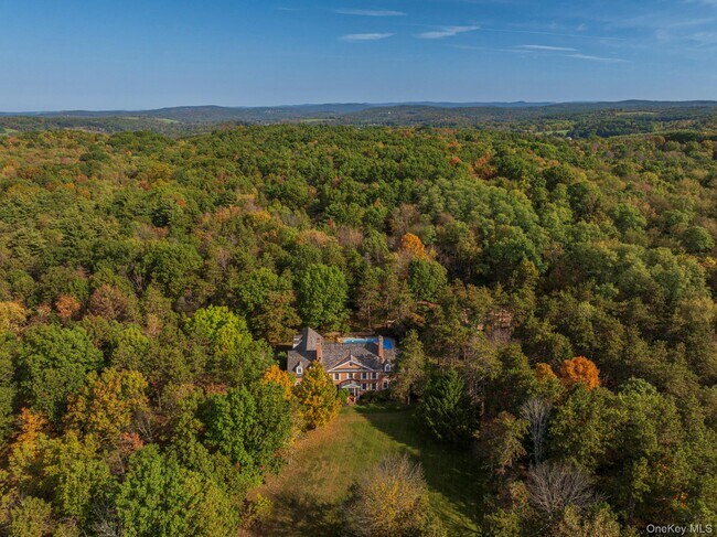 Building Photo - 147 Rock City Rd