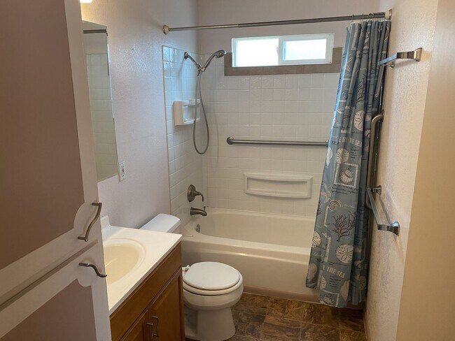 Building Photo - Charming 4 Bedroom, 2 Bath Home