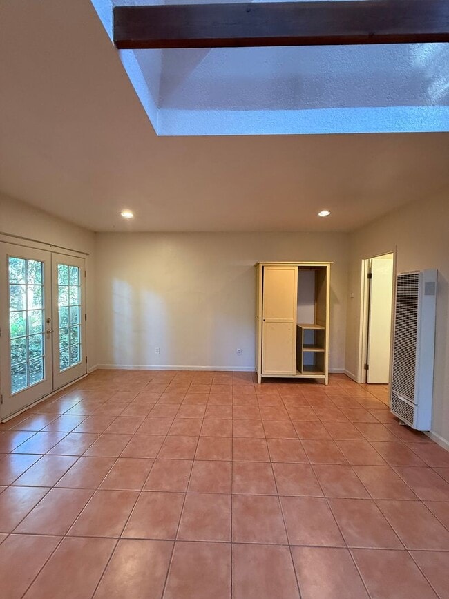Building Photo - MOVE IN SPECIAL $500 OFF FIRST MONTHS RENT!!! Gated Private Studio just minutes to downtown Grato...