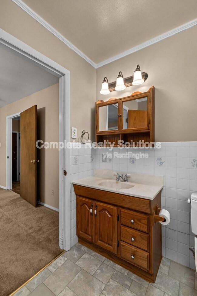 Building Photo - 1115 Hadwin Dr