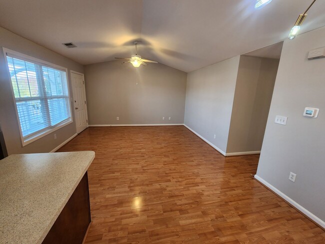 Building Photo - 3802 Falcon Crest Dr