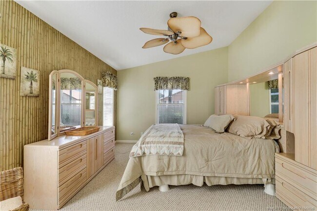 Building Photo - 2698 SW Versailles Terrace