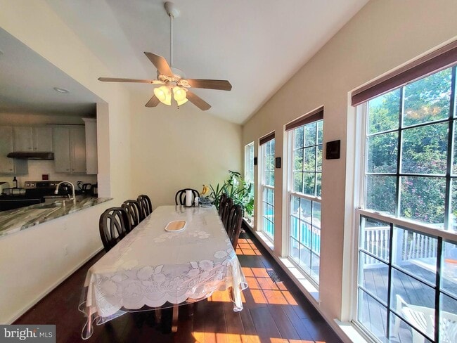 Building Photo - 20960 Capilano Ct