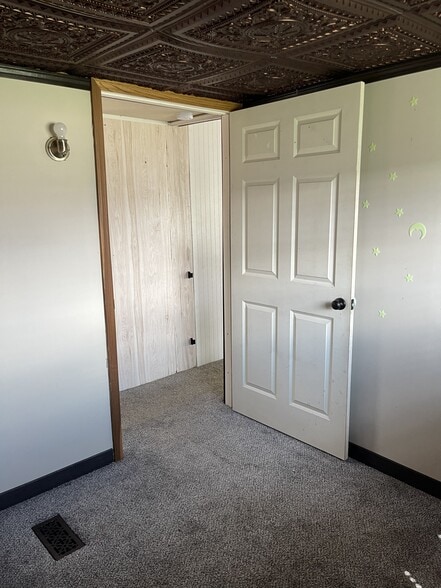 Building Photo - 984 Caldwell Ave