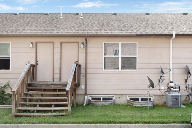 Building Photo - Half Off the First Month's Rent