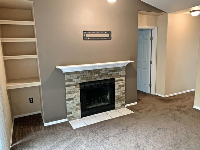 Building Photo - 18501 SE Newport Way