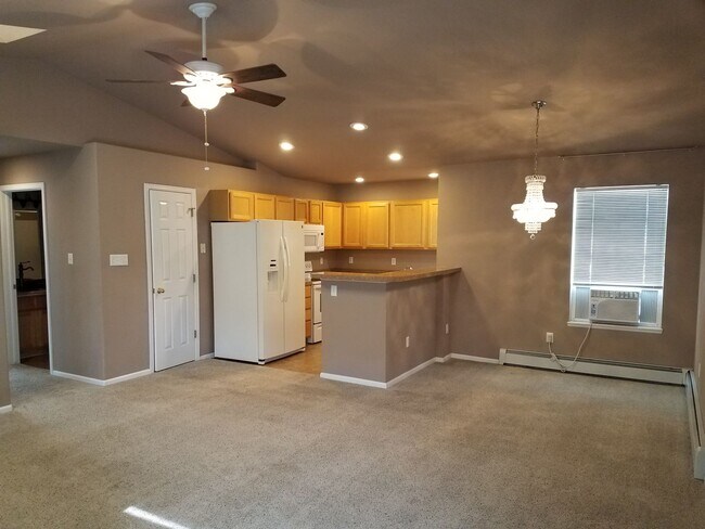 Building Photo - House For Lease