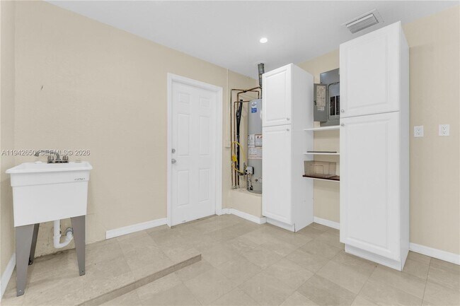 Building Photo - 601 N 44th Ave