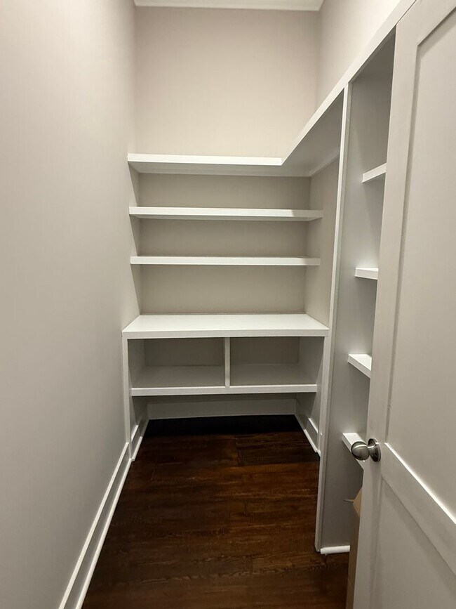 Building Photo - MOVE IN READY