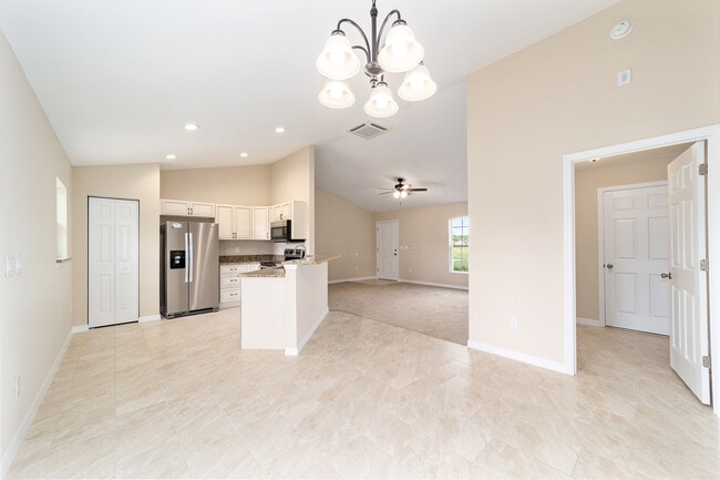 Building Photo - 194 Willow Rd