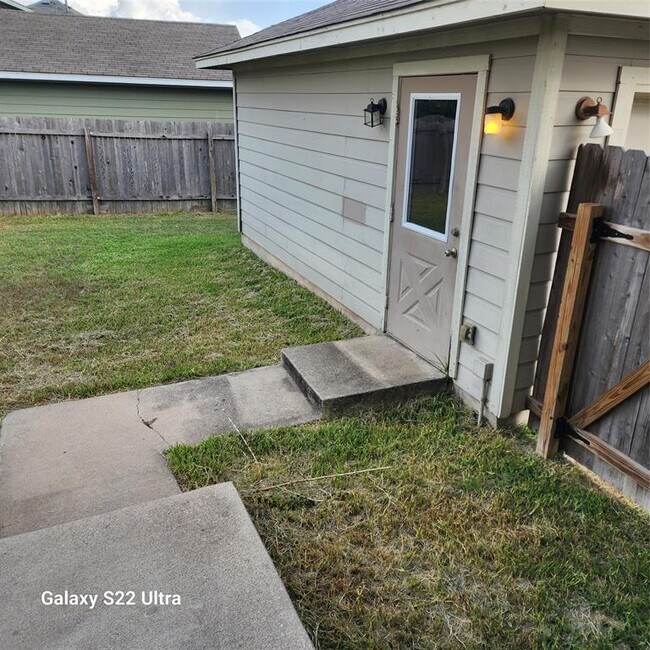 Building Photo - 2341 Bluffstone Dr
