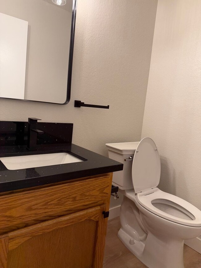 Building Photo - Please Contact VAUGHN REALTY to set up an appointment 760-446-6561