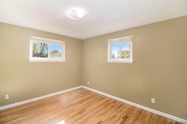 Building Photo - 2240 Camel Dr