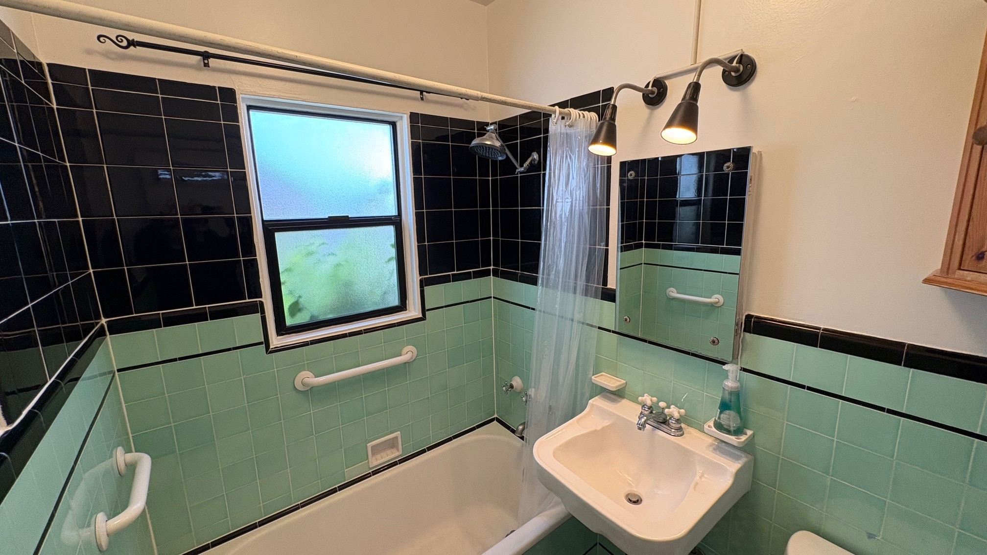 Building Photo - 1621 California Ave