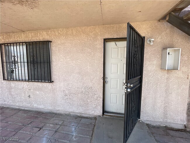 Building Photo - 4380 N Vornsand Dr