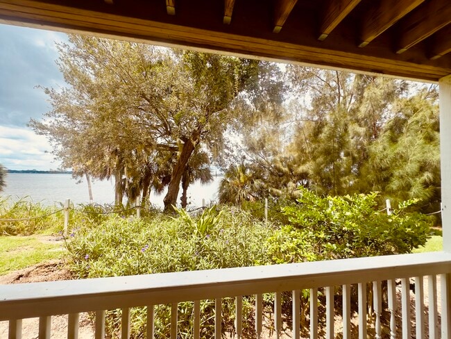 Building Photo - 225 S Tropical Trail