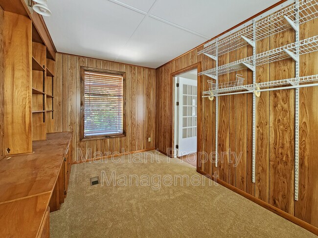 Building Photo - 121 Rockwood Dr