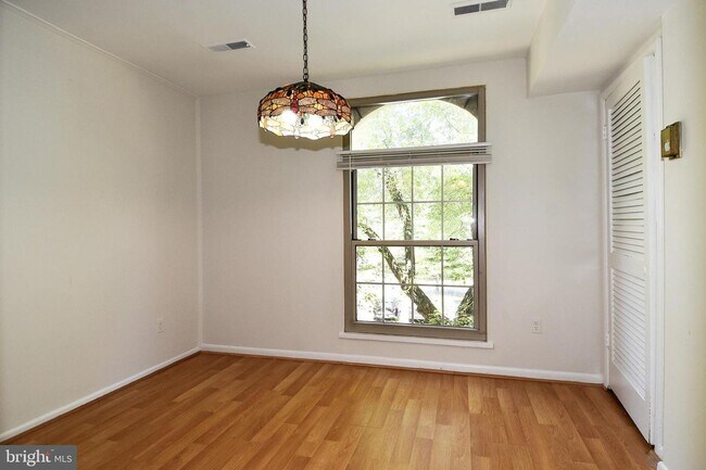 Building Photo - Commuter friendly location has easy access to I495 & Route 50. Metro bus stop in community.