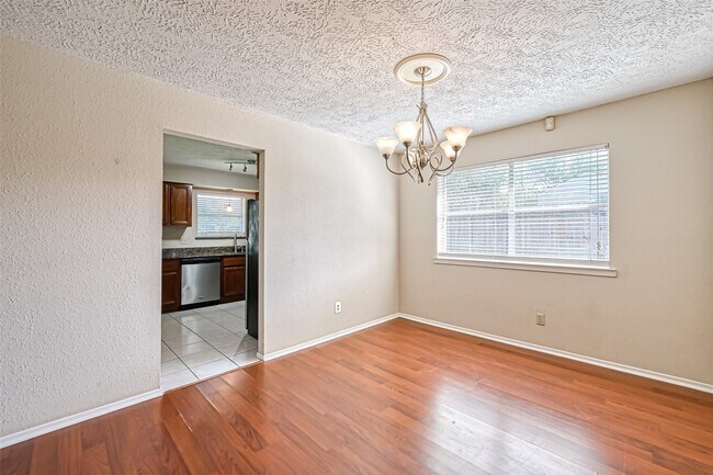 Building Photo - 442 Redway Ln