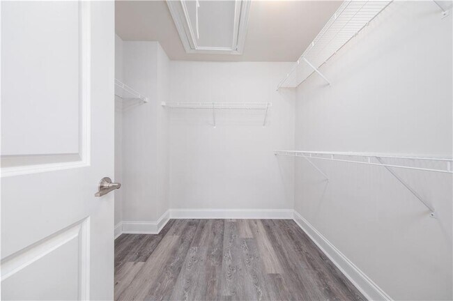 Building Photo - 1313 Harris Way S