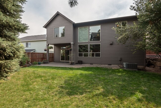 Building Photo - 4-Bedroom Home Near Pine Nursery Park Smar...