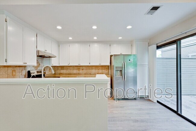 Building Photo - 947 La Mesa Terrace