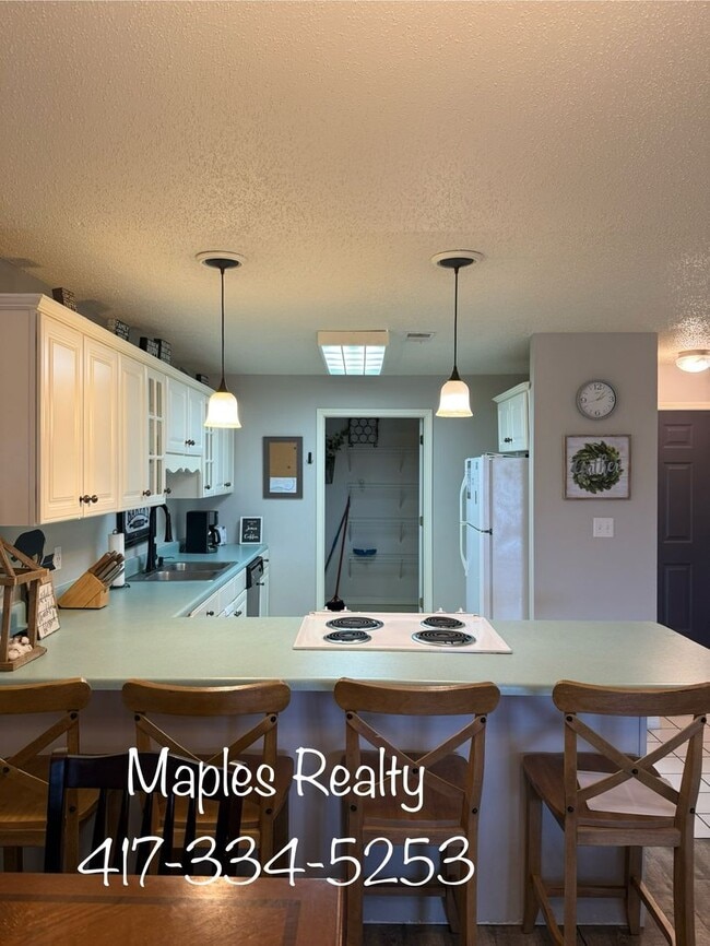 Building Photo - STUNNING 2 bedroom, 2 bathroom condo at Pointe Royale