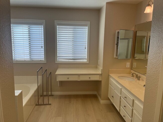 Building Photo - 4 bedroom Home in the heart of Temecula