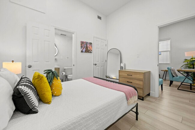 Building Photo - 1862 6th St